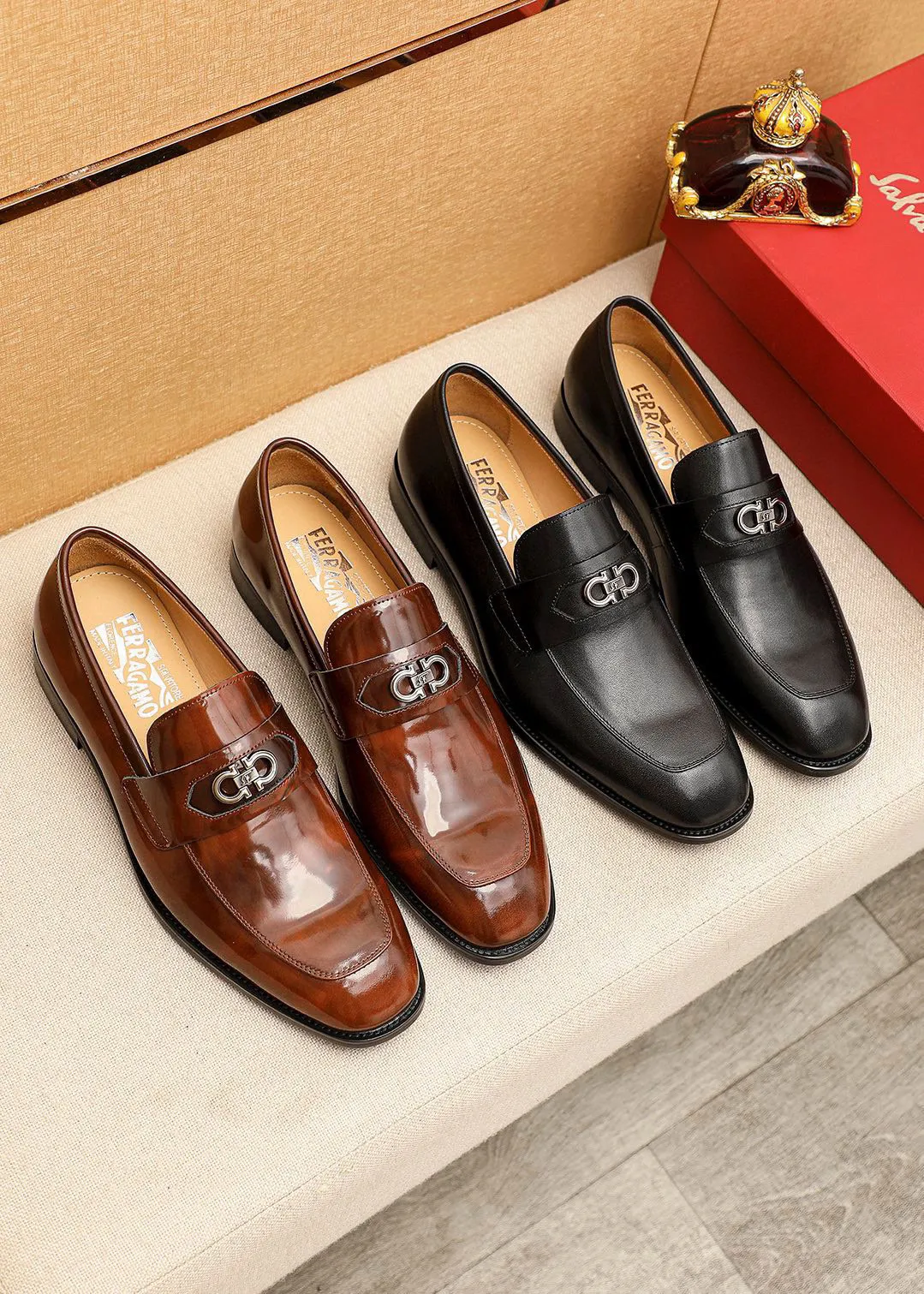 Men's shoes💰460💰 Product trademark: Ferragamo "Ferragamo" casual leather shoes Regular size: 38-44 (45🉑️customized) Product materials: Selected imported first-layer open-edge beaded cowhide leather upper + luxury hardware buckle, imported water-dyed cowhide leather lining. Strong three-dimensional visual effect, original outsole color: 1⃣️color optional